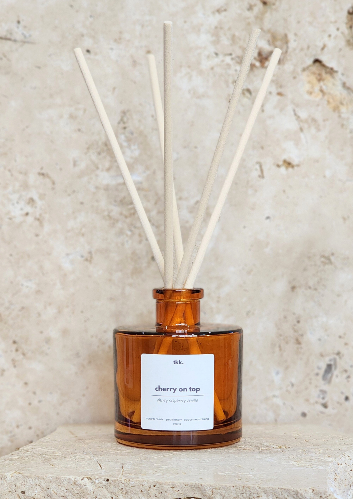 natural-reed-diffuser-fragrance-cherry-scented-highly-scented-hand-poured-non-toxic-pet-friendly