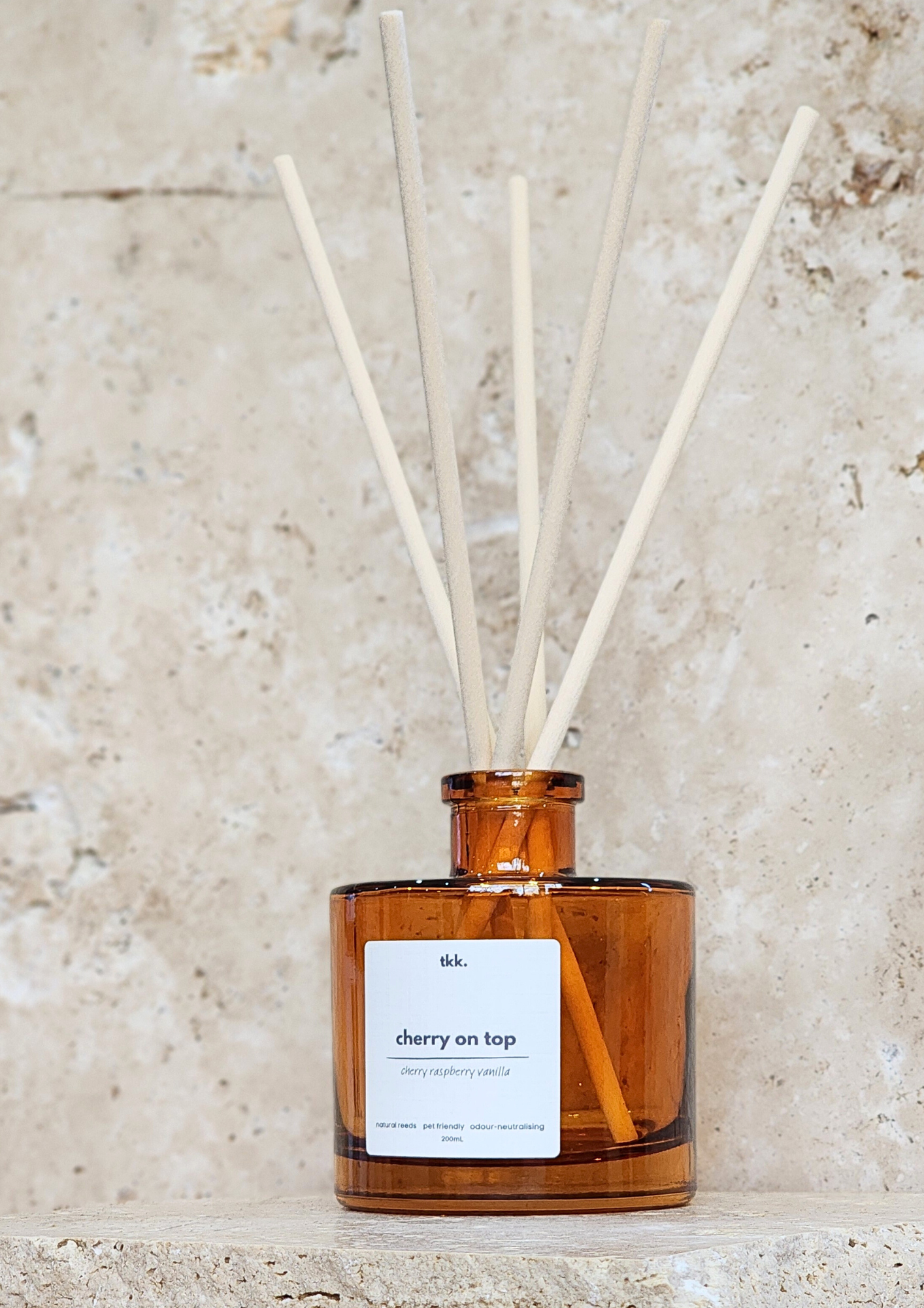 natural-reed-diffuser-fragrance-cherry-scented-highly-scented-hand-poured-non-toxic-pet-friendly