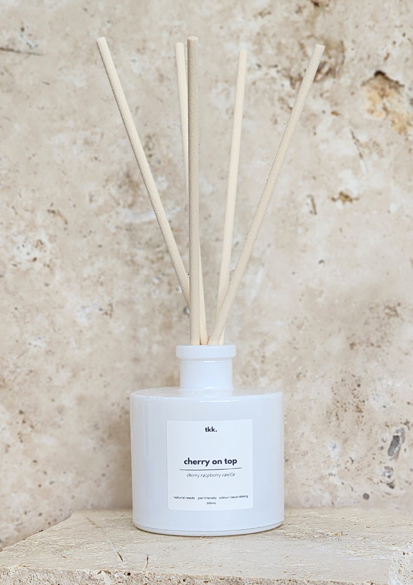 natural-reed-diffuser-fragrance-cherry-scented-highly-scented-hand-poured-non-toxic-pet-friendly