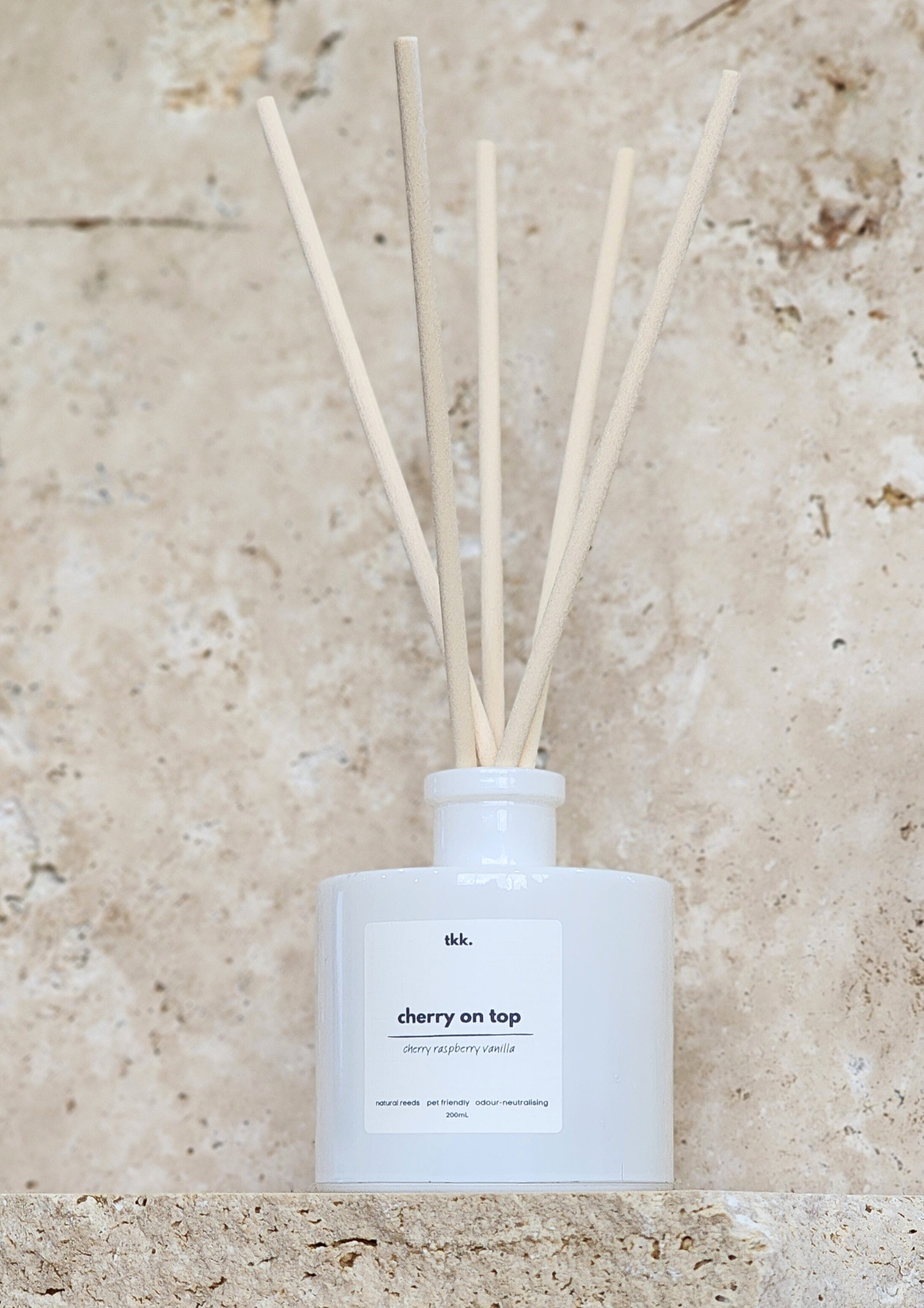 natural-reed-diffuser-fragrance-cherry-scented-highly-scented-hand-poured-non-toxic-pet-friendly