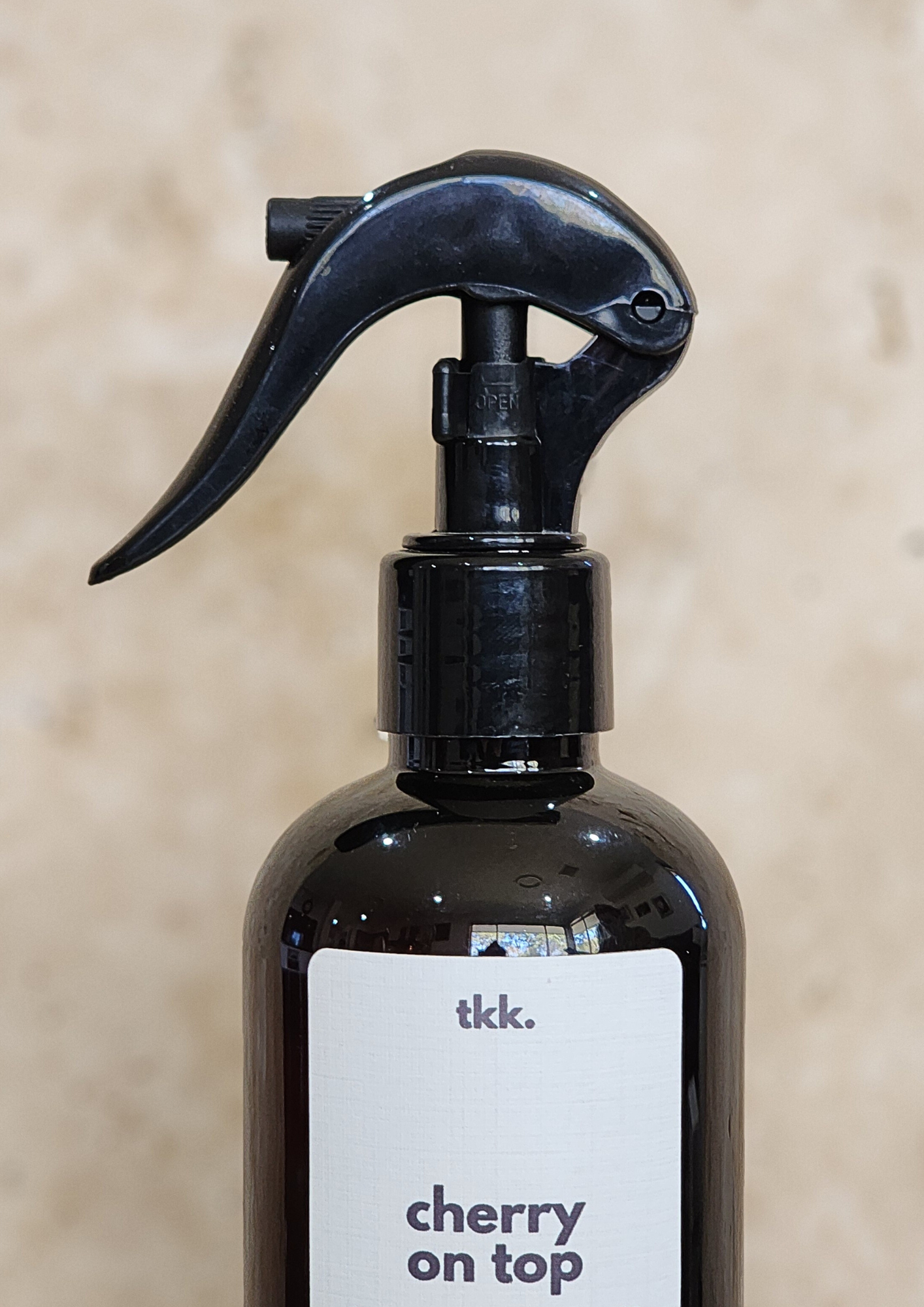 room-spray-fragrance-cherry-scented-highly-scented-hand-poured-non-toxic-pet-friendly