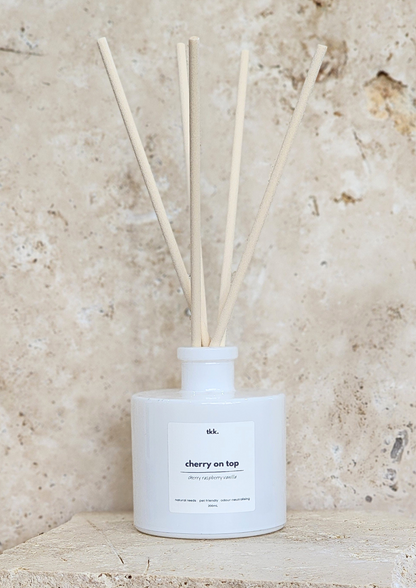 natural-reed-diffuser-fragrance-cherry-scented-highly-scented-hand-poured-non-toxic-pet-friendly